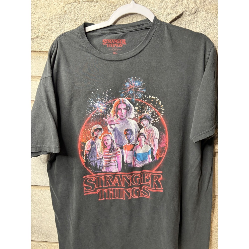 Stranger Things Season 3 Cast Graphic T-Shirt Charcoal Black Mens XL Netflix